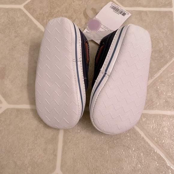 Carter's 6-9m baby shoes - Picture 3 of 4